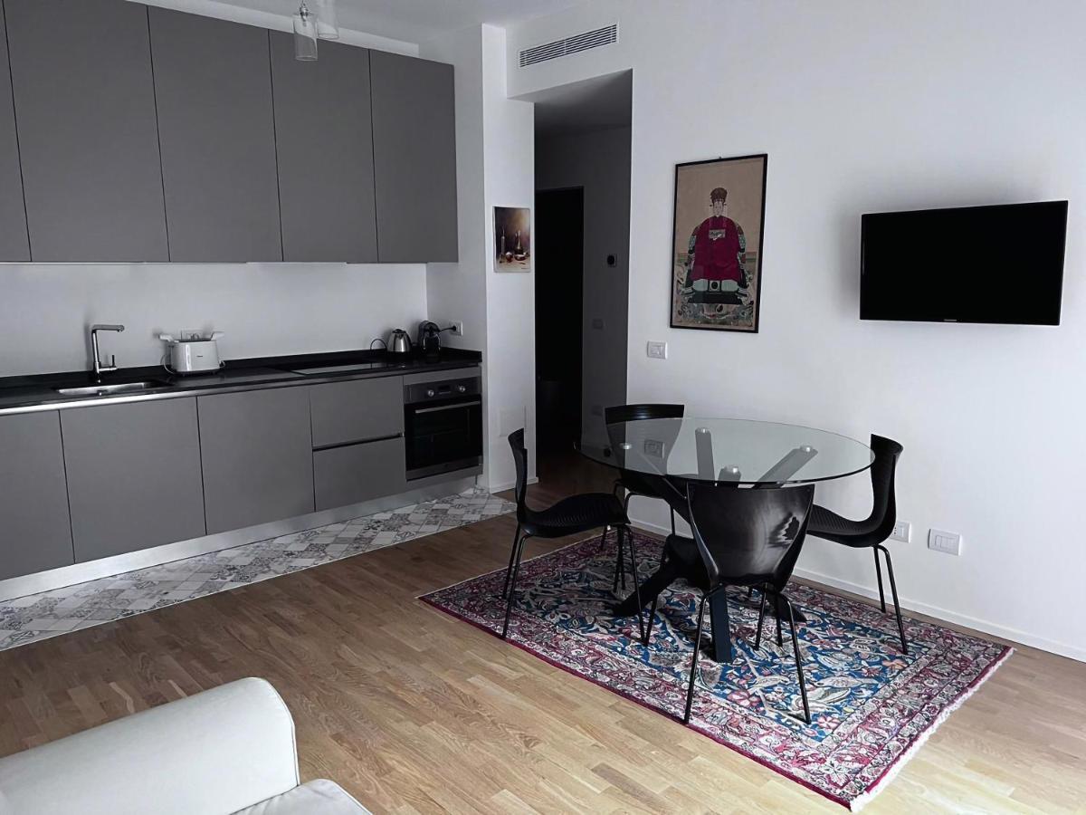 La Chicca Di Plinio Apartment Милано Екстериор снимка
